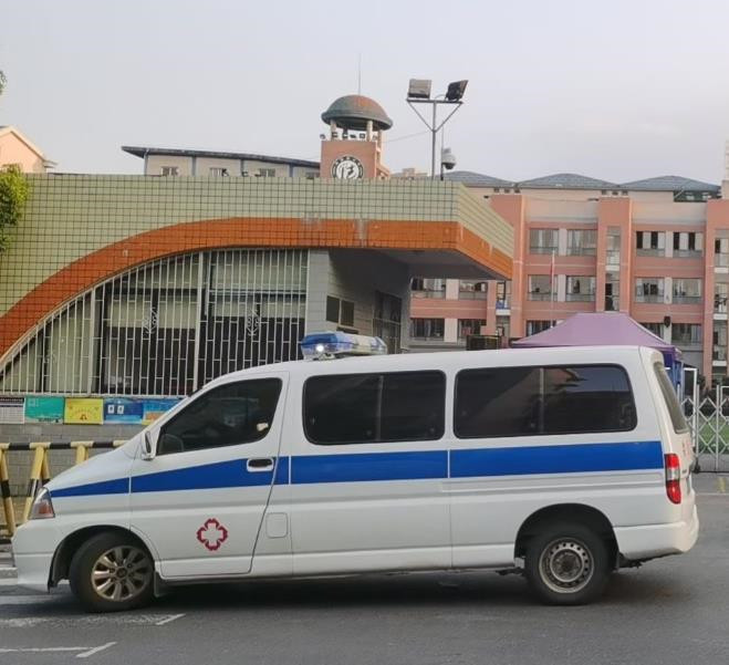 商州救护车出租护送骨折病人一公里多少钱